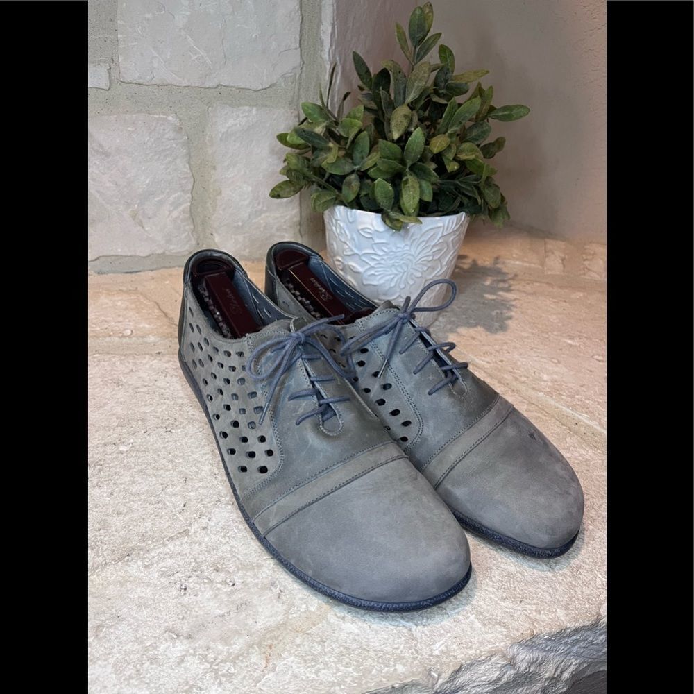 NOAT Lalo grey suede perforated sneaker sz 42